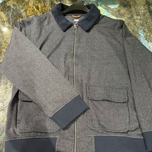 Never worn Lands End Mens jacket. Perfect condition.